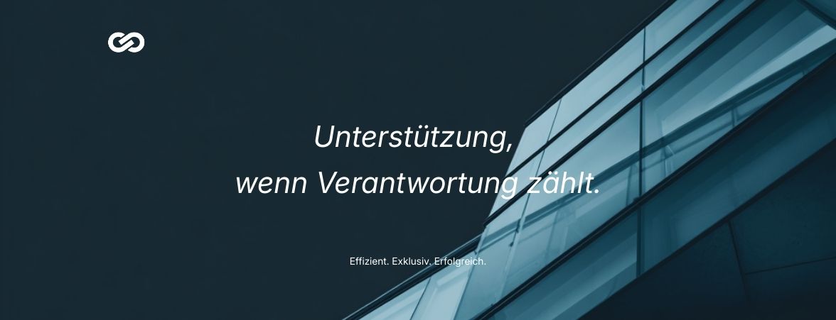 Moderne Unternehmensarchitektur mit dunklem Overlay und Claim zur verantwortungsvollen Unterstützung bei Führungsbesetzungen im Mittelstand